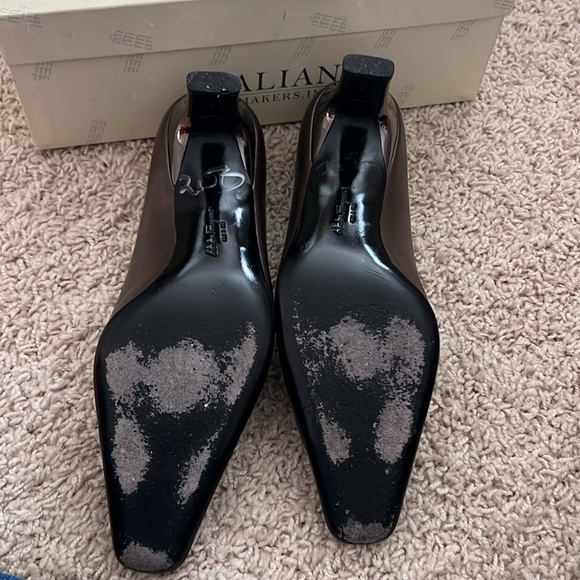 Salvatore Ferragamo Sangria Bronze Pump - Picture 6 of 6